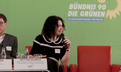 Bettina Jarasch spricht auf dem Fachtag zur Arbeitsmarktintegration von Geflüchteten