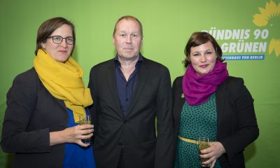 Antje Kapek und Silke Gebel begrüßen Gäste des Fraktionsfrühjahrsempfangs 2019 im Zentrum für Kunst und Urbanistik