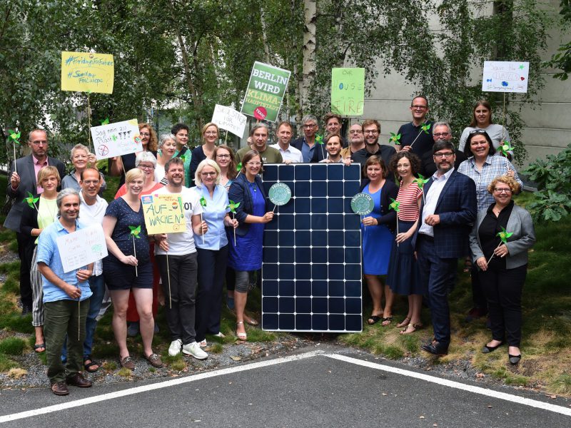 Ein Gruppenbild der Grünen Fraktion und den Grünen Senatorinnen auf der Sommerklausur 2019