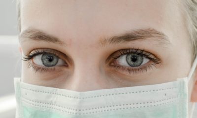 Krankenschwester mit Maske