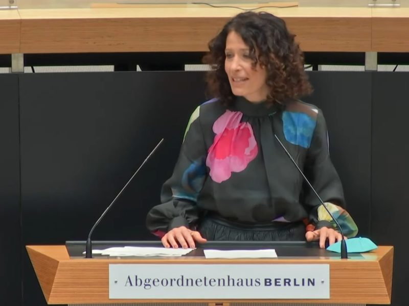 Bettina Jarasch hält eine Rede im Plenum des Berliner Abgeordnetenhauses.